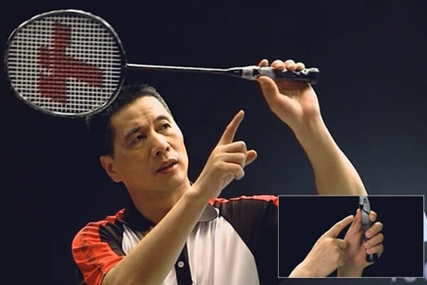 Cách cầm vợt cầu lông đúng chuẩn trong thi đấu