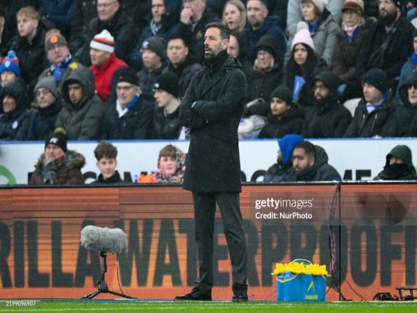 Tin BĐ: Tương lai của Van Nistelrooy trở nên bấp bênh