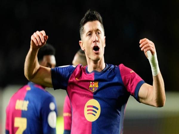 Phong độ hủy diệt của Lewandowski trước Real Sociedad