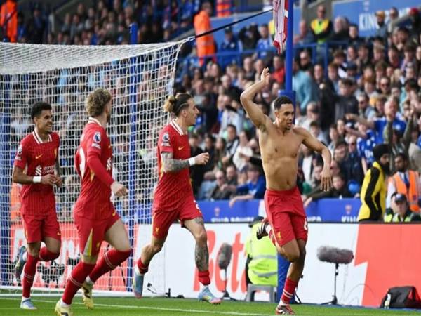 Tin CLB Liverpool: Alexander-Arnold chói sáng bất ngờ