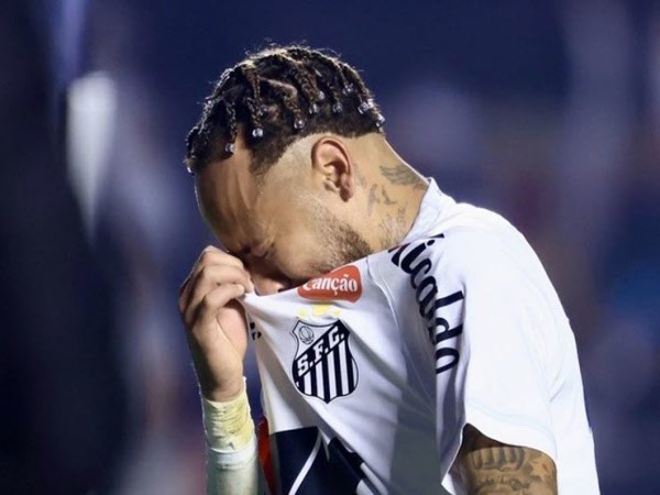 Tin BĐ: Neymar khóc nức nở sau thất bại, fan Santos quay lưng
