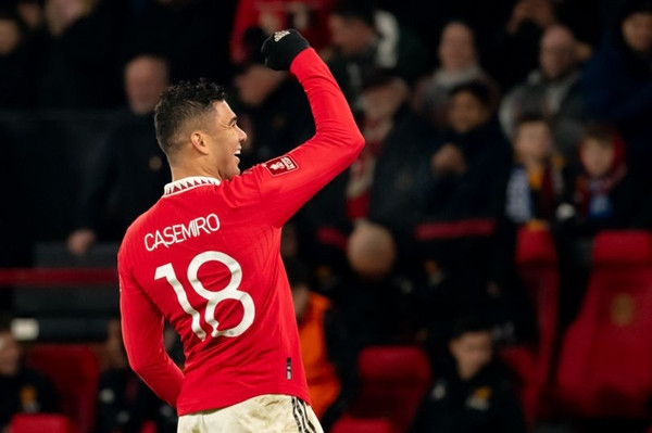 Số áo Casemiro ở MU